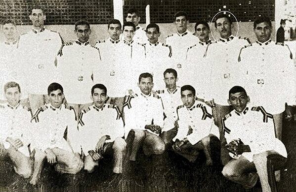 En 1973 junto a sus compañeros de academia.