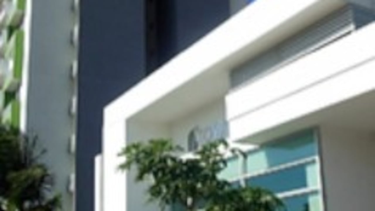 Mujer murió tras caer de un edificio