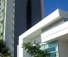 Mujer murió tras caer de un edificio