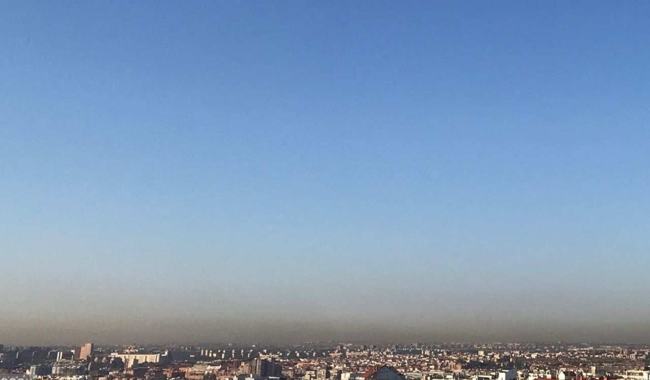 Así se ve la capa de smog sobre la ciudad de Madrid, España