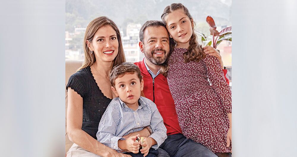 La pareja tiene dos hijos: Julieta, de 10 años, y Juan Pablo, de 4. 