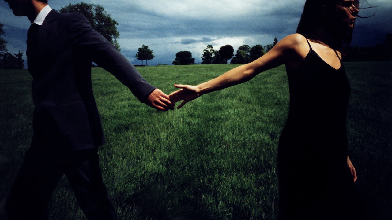 Según ChatGPT, en el año 2050 las personas tendrán más interés en su desarrollo personal y por ello no querrán tener un compromiso como el matrimonio.