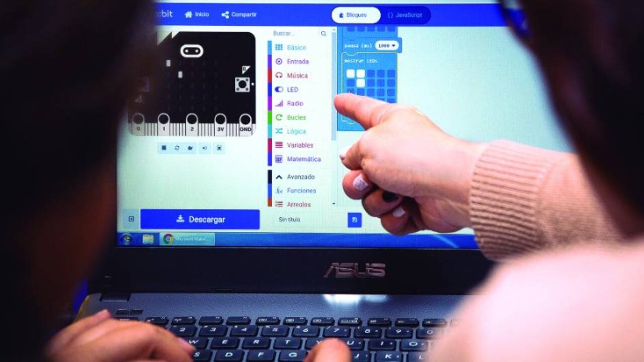 Para cerrar la brecha se debe fomentar en los niños y jóvenes la curiosidad por la tecnología.