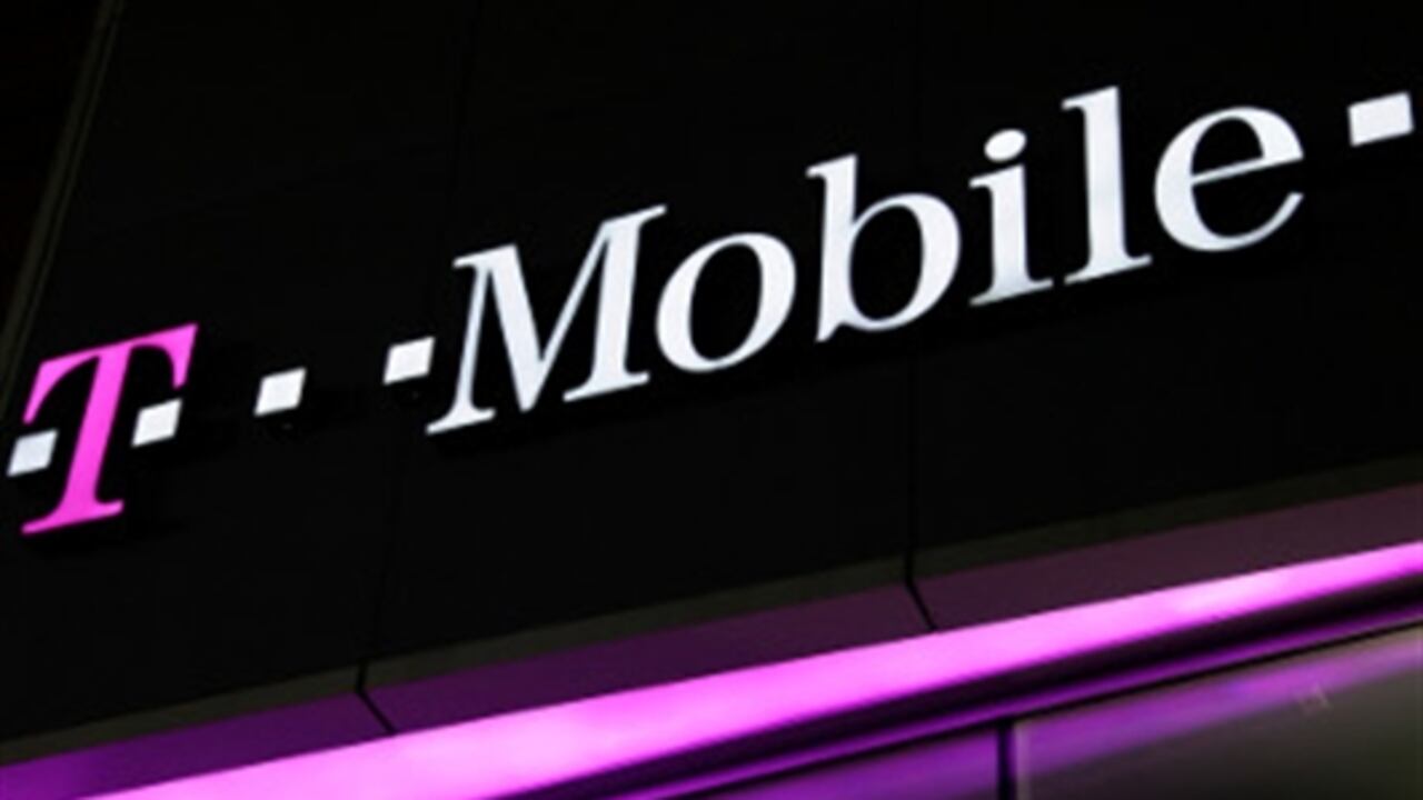 AT&T ha acordado pagar a T-Mobile una comisión de 3.000 millones de dólares en efectivo y 1.000 millones en espacio radioeléctrico si la adquisición no sale adelante.