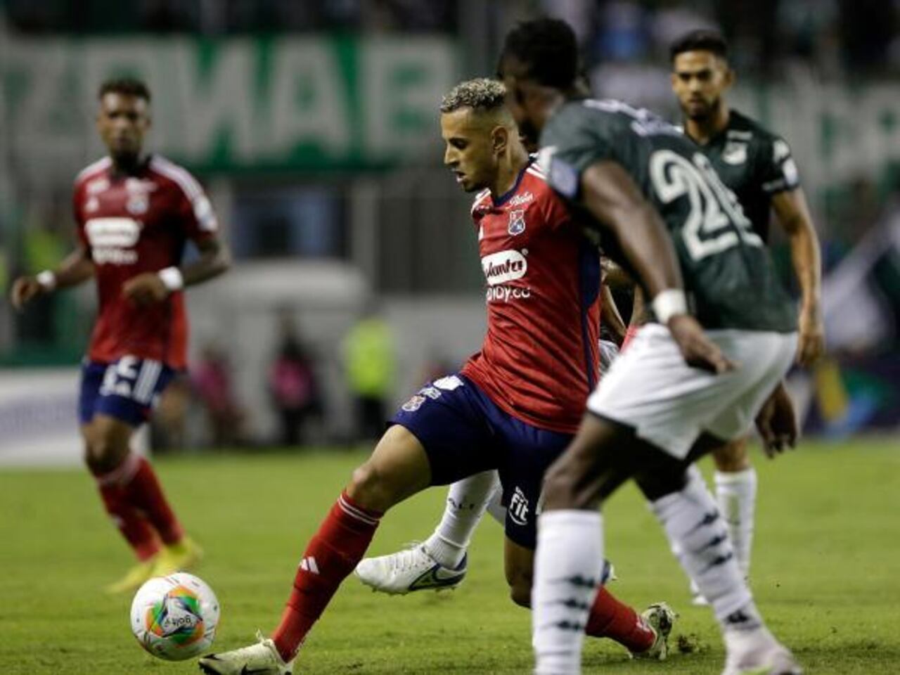 Por su parte, el Independiente Medellín, bajo la dirección técnica de Alfredo Arias, ha mostrado un desempeño sólido.