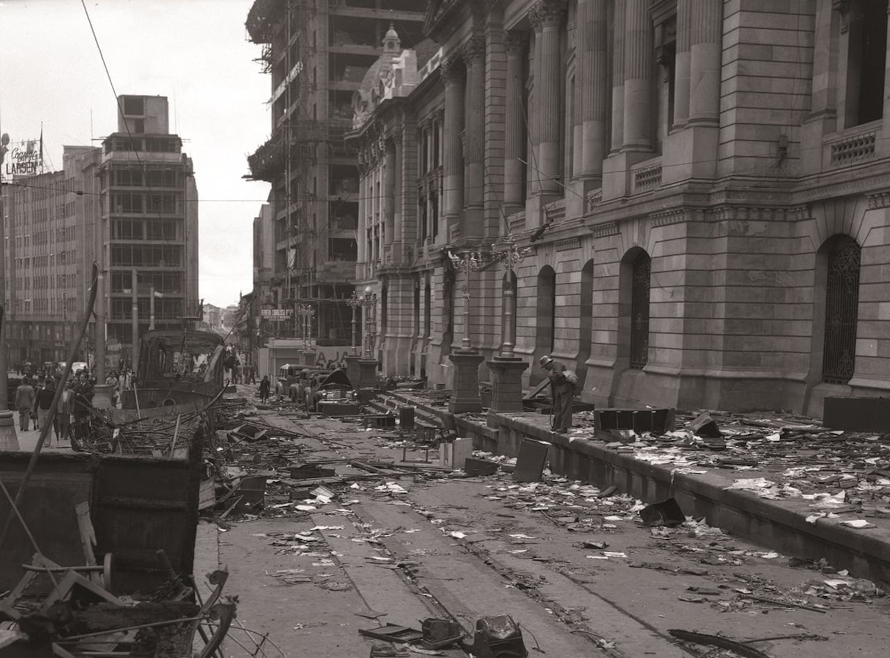 El registro de este acontecimiento dejó las imágenes de los tranvías incinerados y de Juan Roa Sierra, el supuesto asesino de Gaitán que fue linchado y arrastrado por el centro de la ciudad.