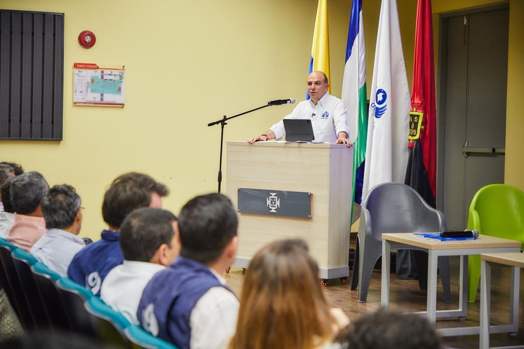 Defensor del Pueblo, Carlos Camargo