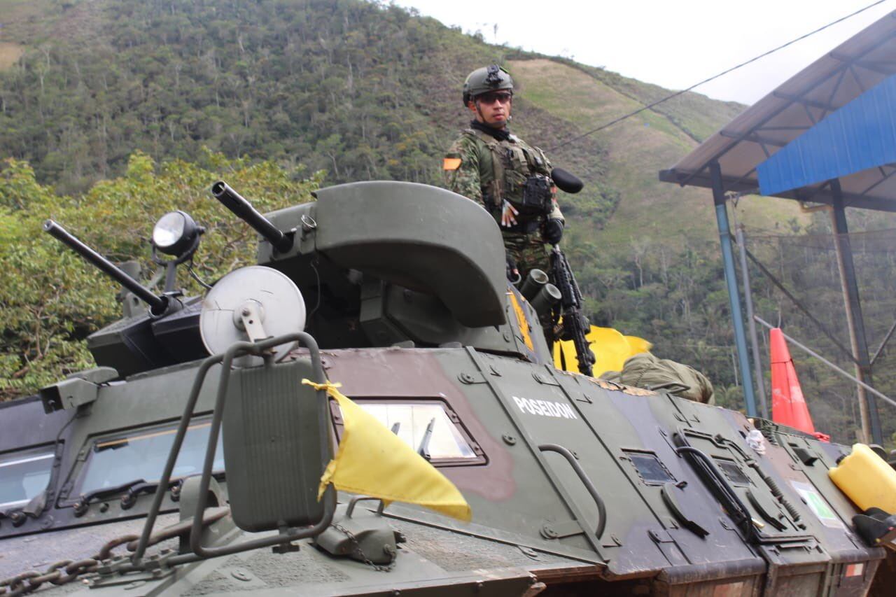 Desde el Plateado, Cauca, nuestras tropas continúan desplegadas en la ofensiva de la Operación Perseo, manteniendo las labores de seguridad para el restablecimiento de los derechos de la población y garantizando la libre movilidad. Foto cortesía Mindefensa.