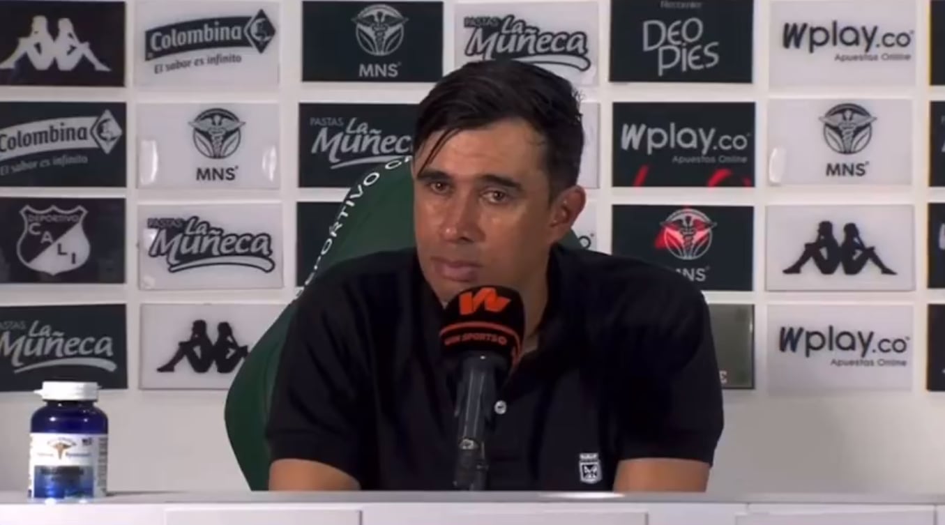 John Bodmer fue increpado por un aficionado de Nacional