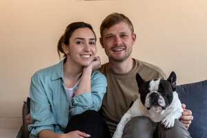 La idea de los carros con su mascota nació cuando decidieron hace 8 meses atrás viajar a Venezuela y establecerse allí. Foto: