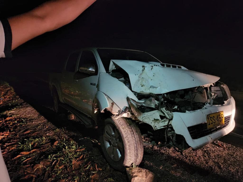 El vehículo rodó 50 metros por un abismo.