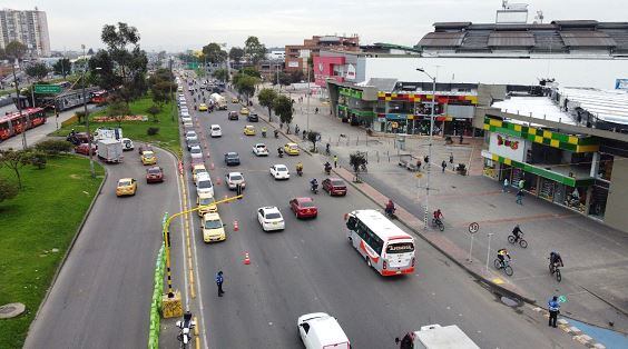 La Secretaría Distrital de Movilidad decidió seguir implementando el contraflujo en la Avenida Las Américas de lunes a viernes entre las 5:30 a.m. y 9 a.m.