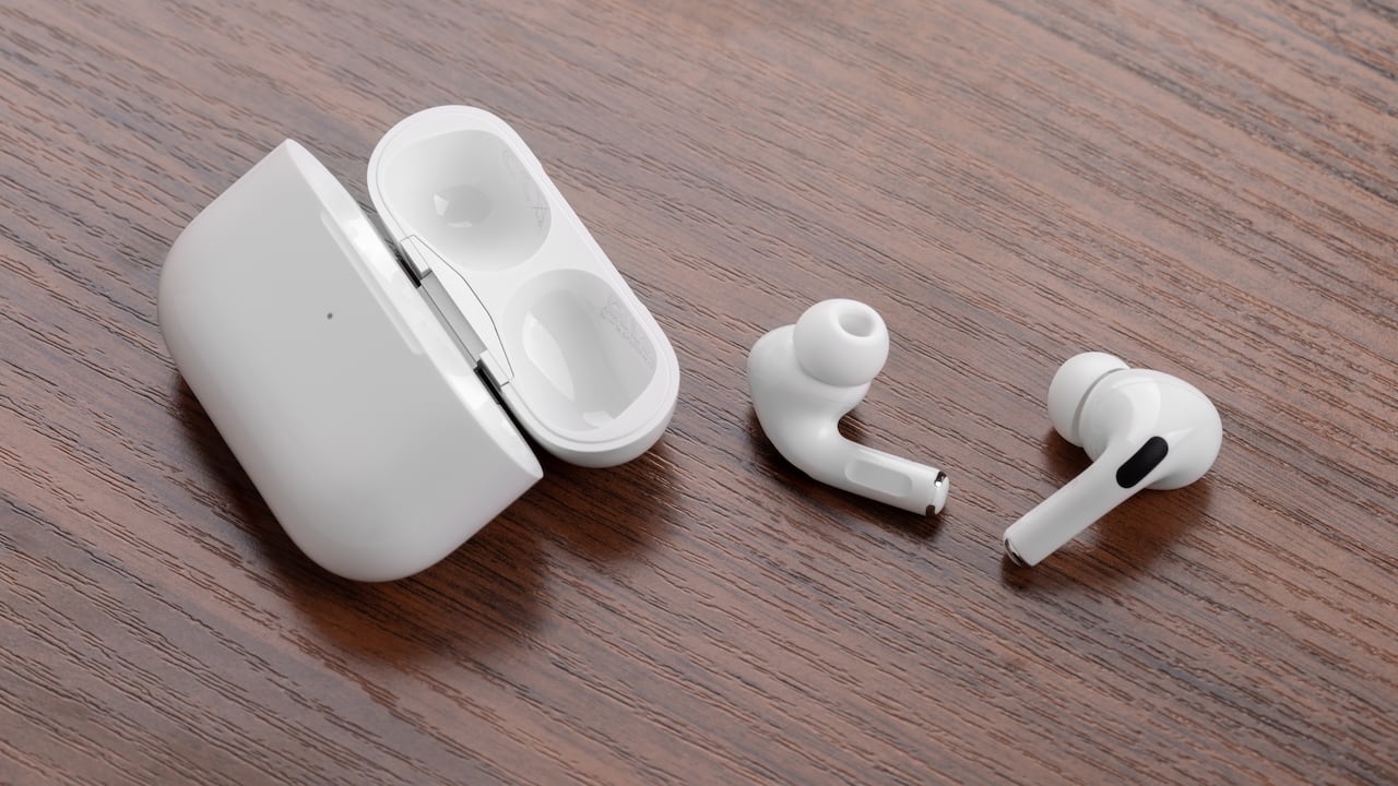 Varios aspectos pueden ayudar a identificar si unos AirPods son originales.