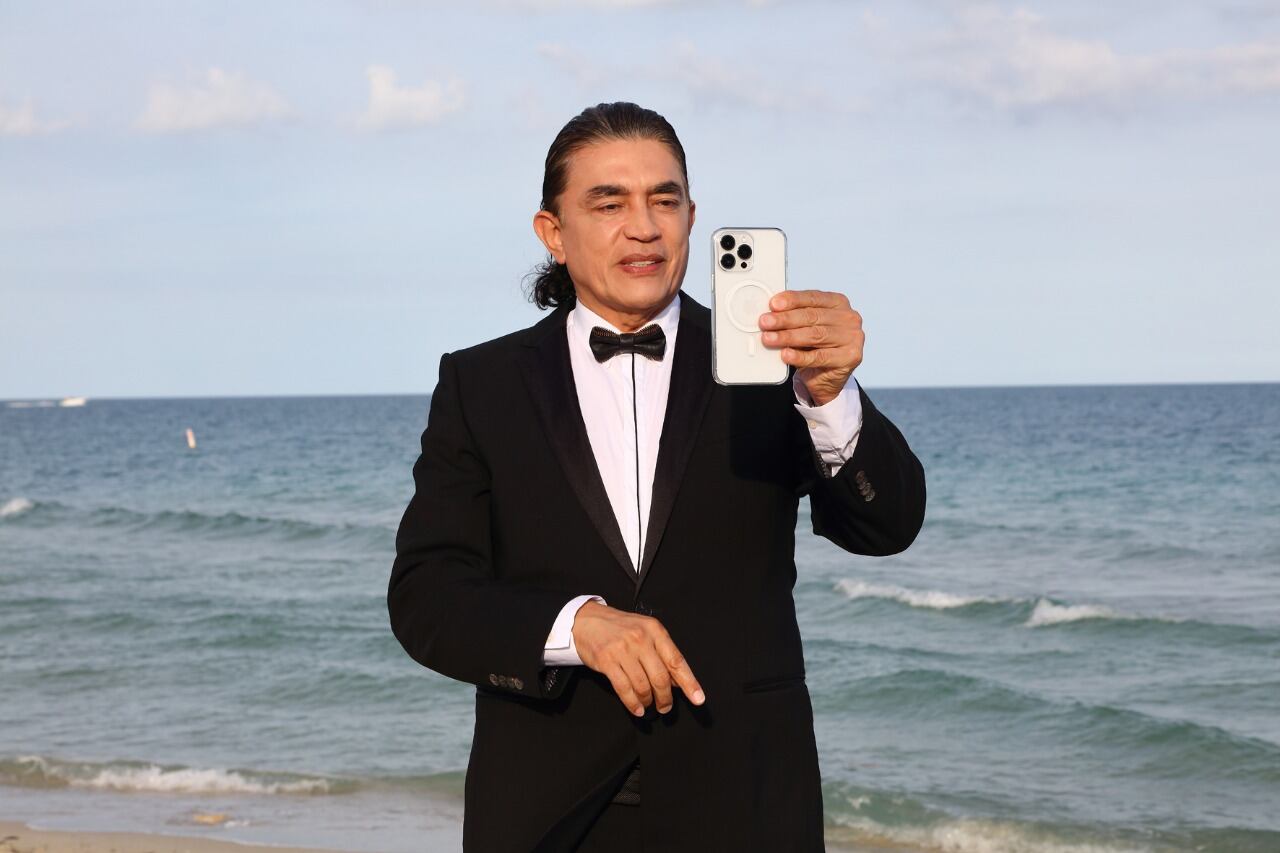 Sesión de fotos del exsenador Gustavo Bolívar en explosiva entrevista con SEMANA.