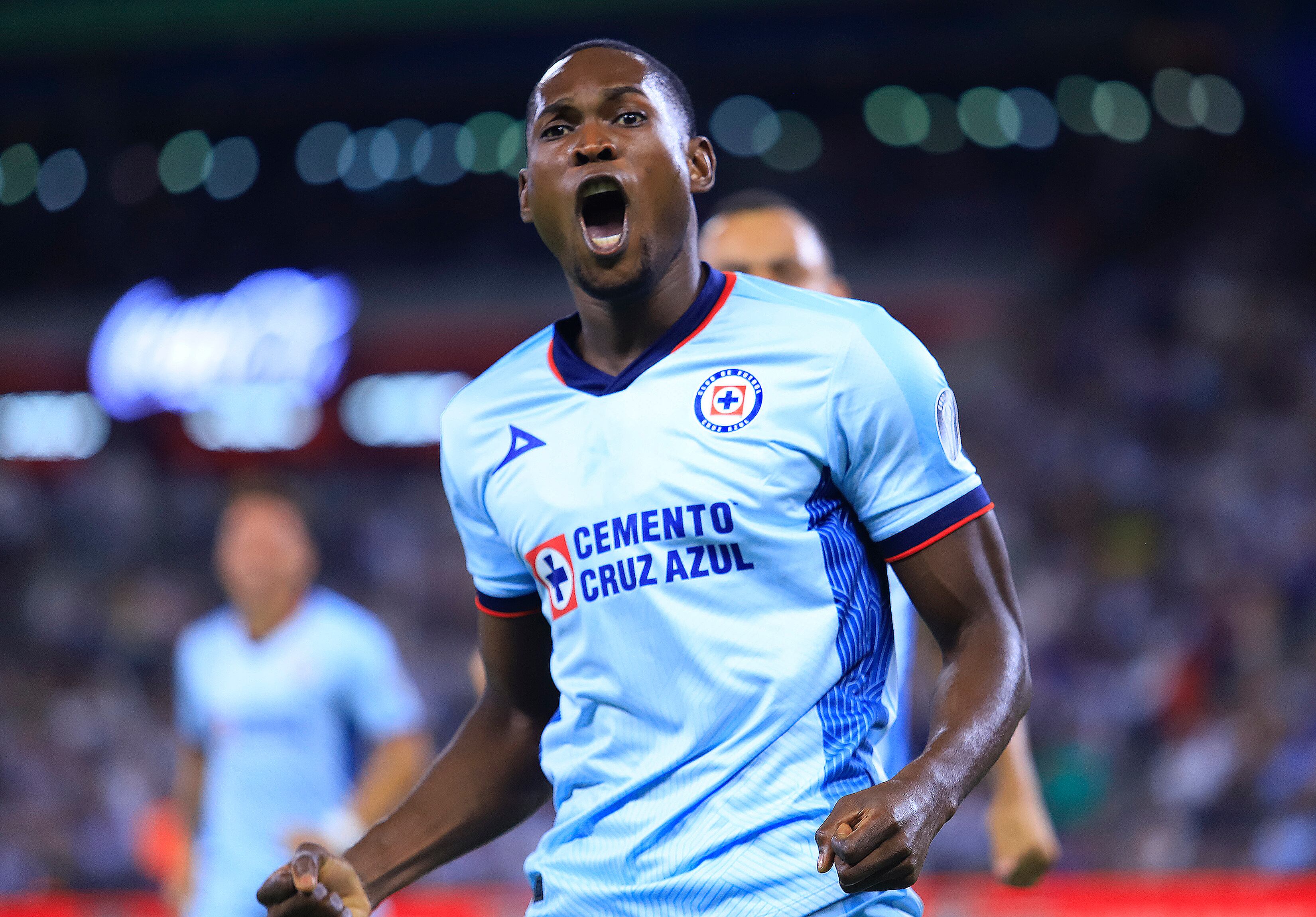 Diber Cambindo en el duelo de Monterrey v Cruz Azul - Torneo Apertura 2023 Liga MX