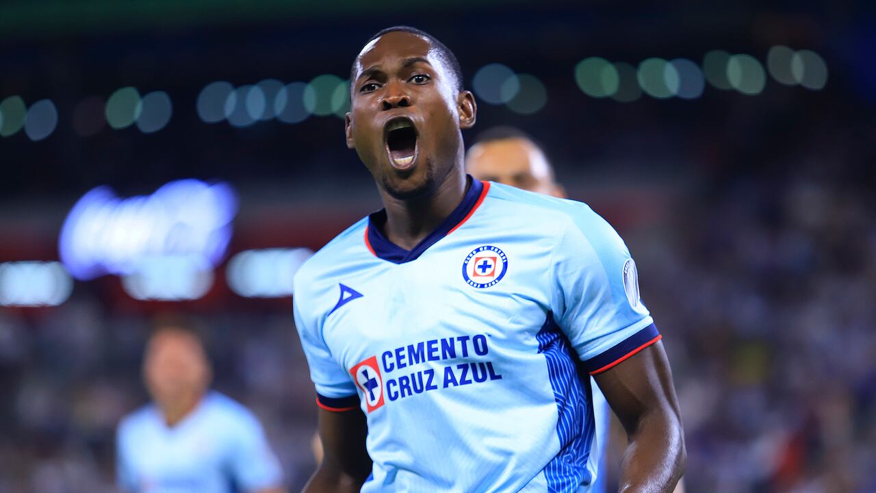 Diber Cambindo en el duelo de Monterrey vs. Cruz Azul - Torneo Apertura 2023 Liga MX