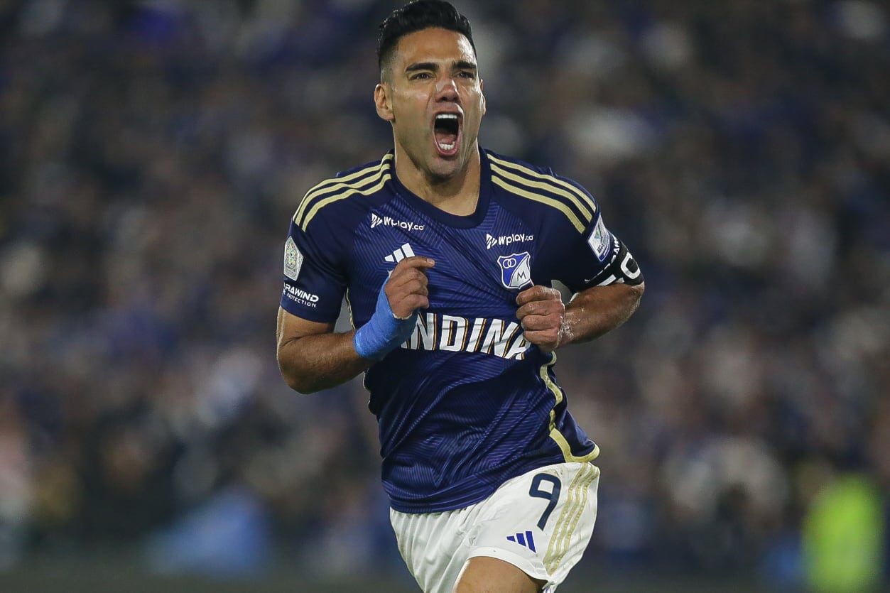 Radamel Falcao García celebra su primer gol con Millonarios en el estadio Nemesio Camacho El Campín de Bogotá.