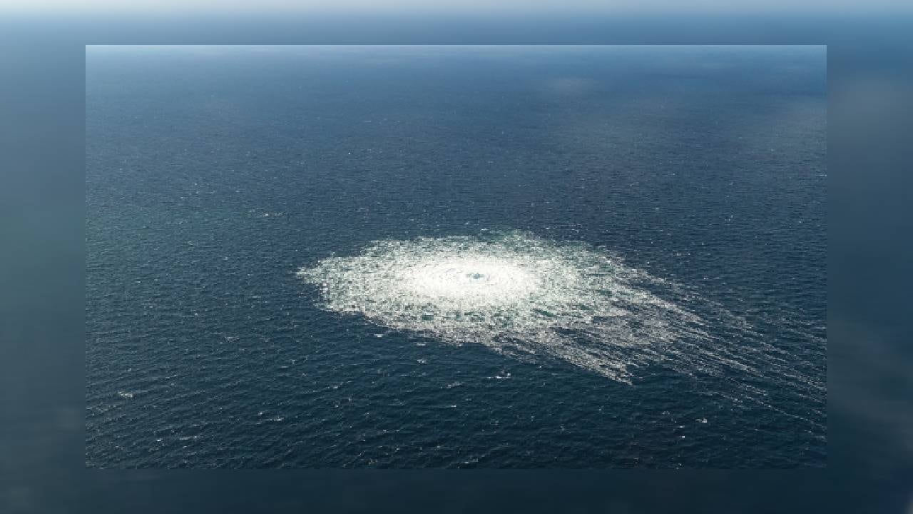 Fuga de gas en Nord Stream 2 vista desde el interceptor danés F-16 en Bornholm. -Foto: Reuters. / Autor: RITZAU SCANPIX