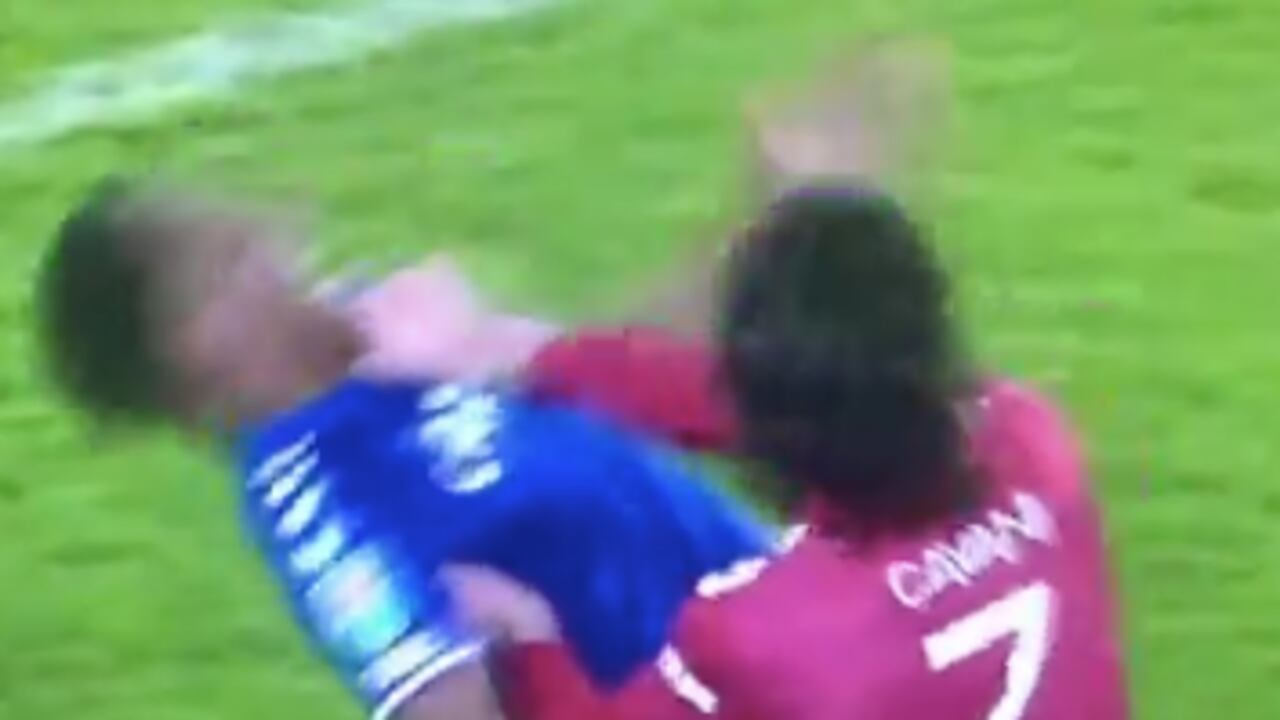 La acción de Cavani contra Mina.