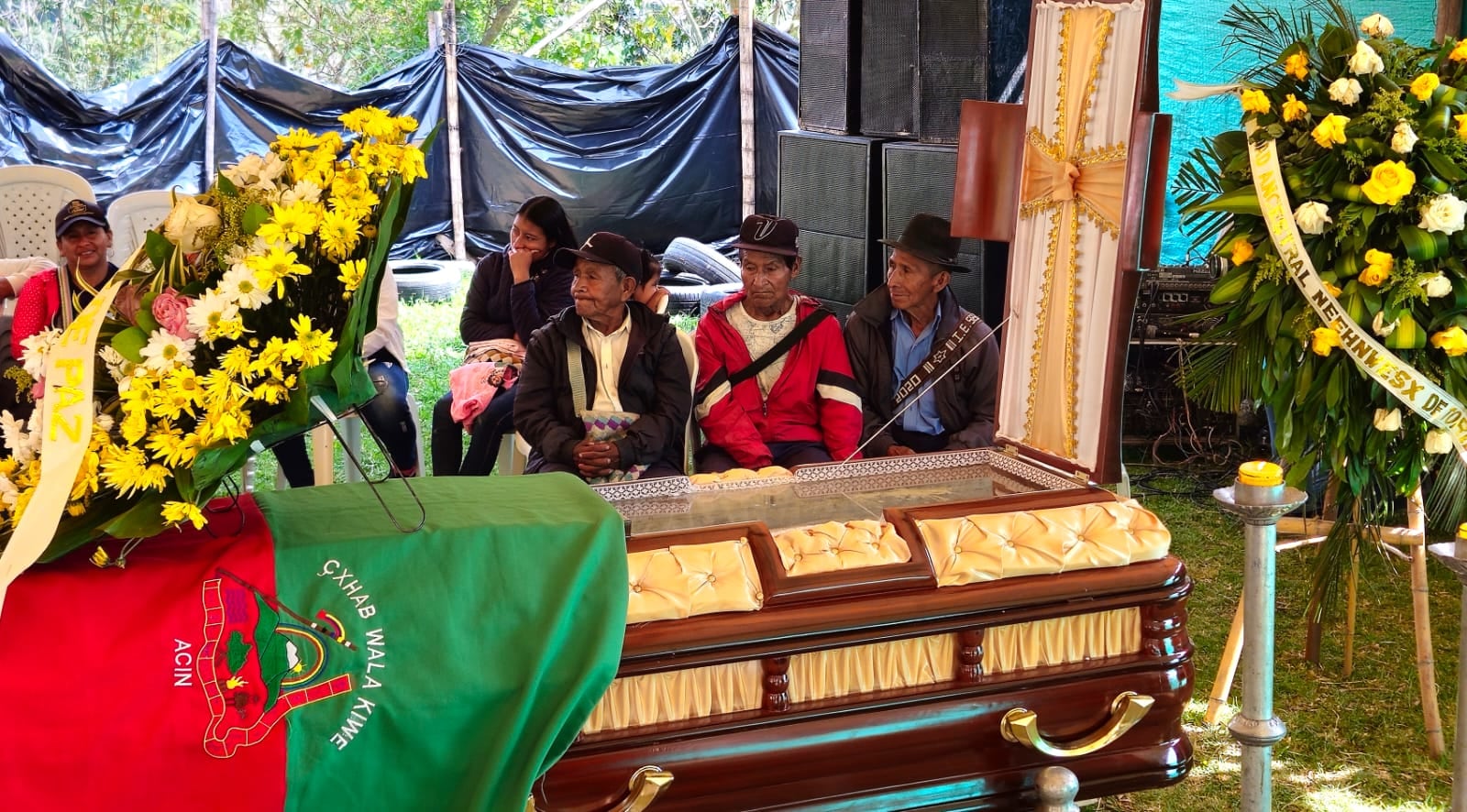 En la vereda la bodega en Toribio cauca,se lleva a cabo el velorio de la líder indígena carmelita yule.