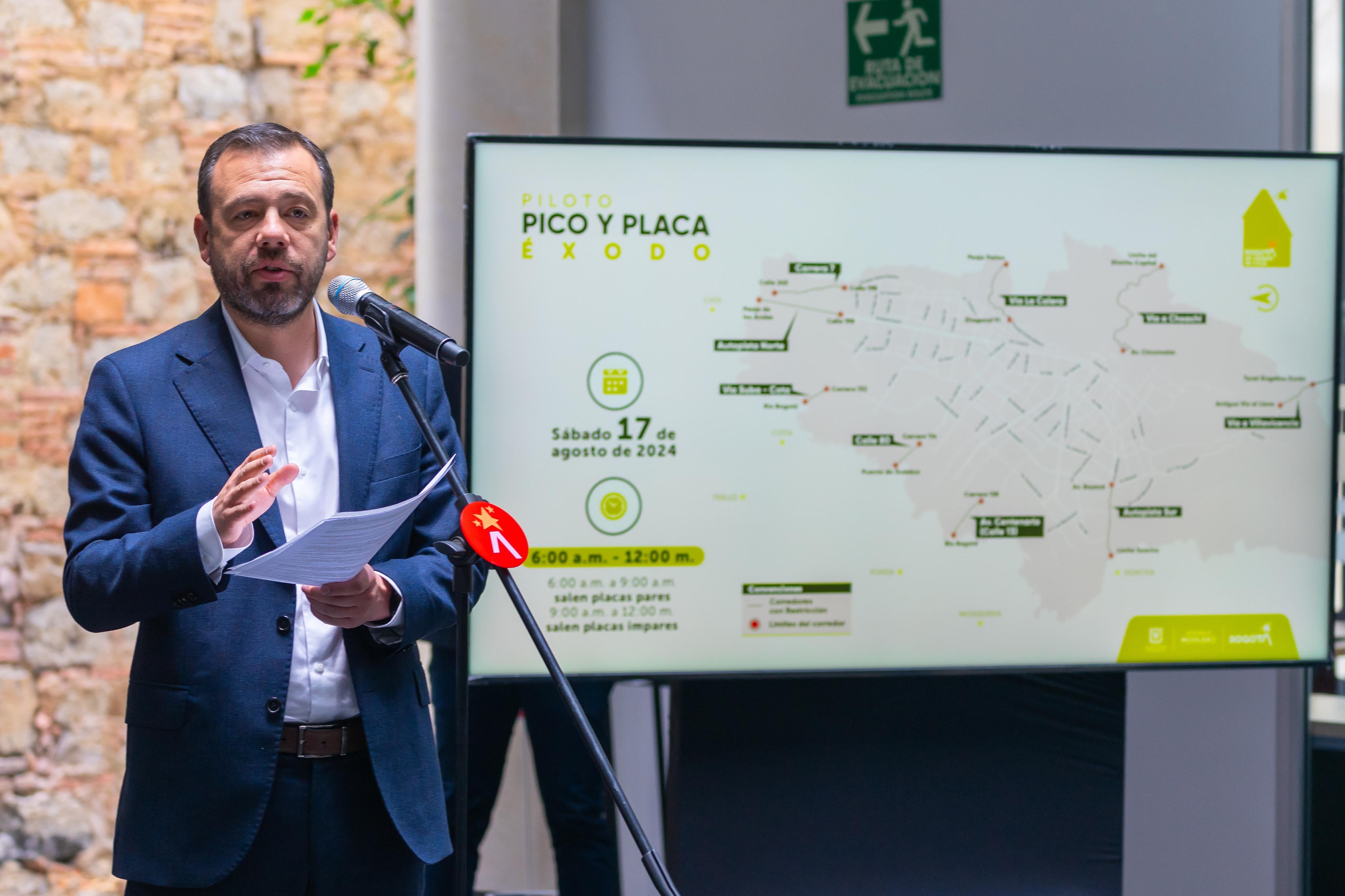 El alcalde Carlos Fernando Galán anunció un pico y placa voluntario para los sábados de puente festivo en Bogotá