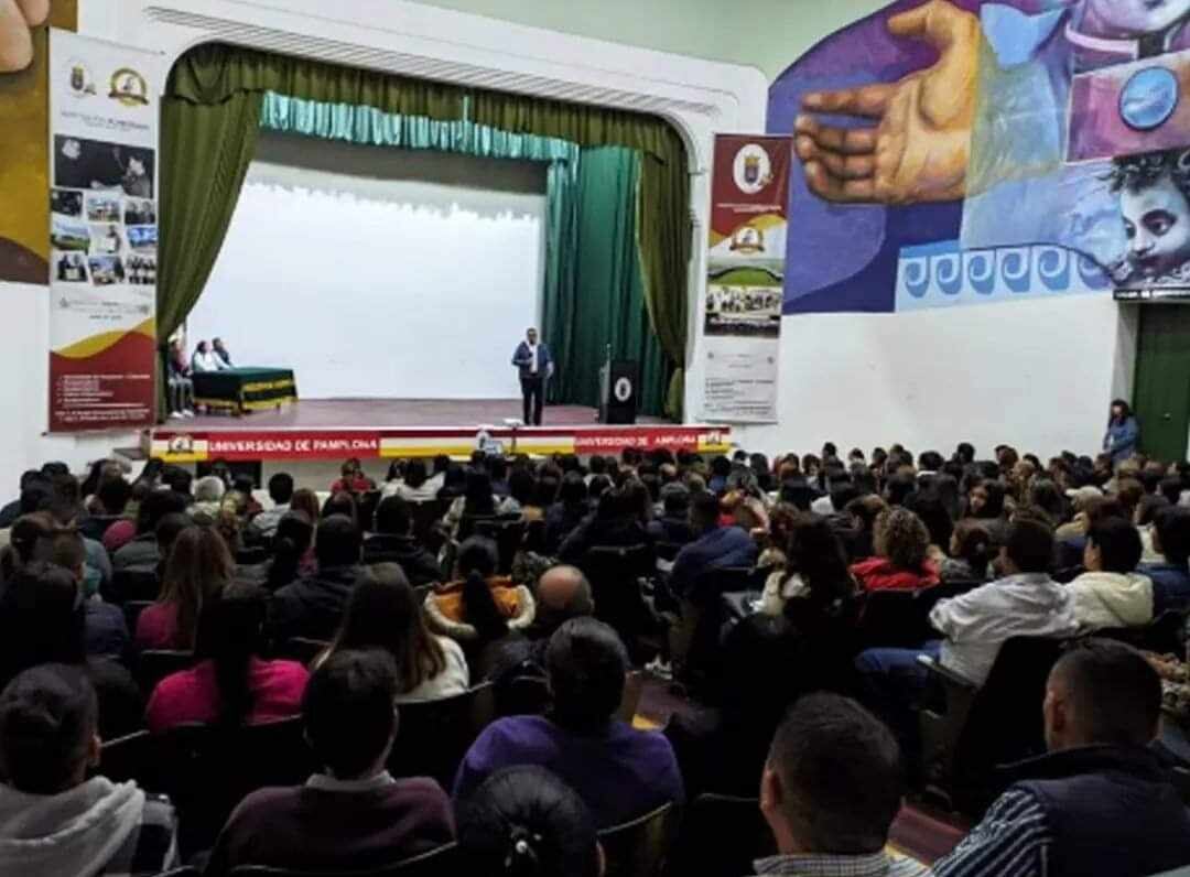 En Pamplona se adelanta una mesa de diálogo con los estudiantes.