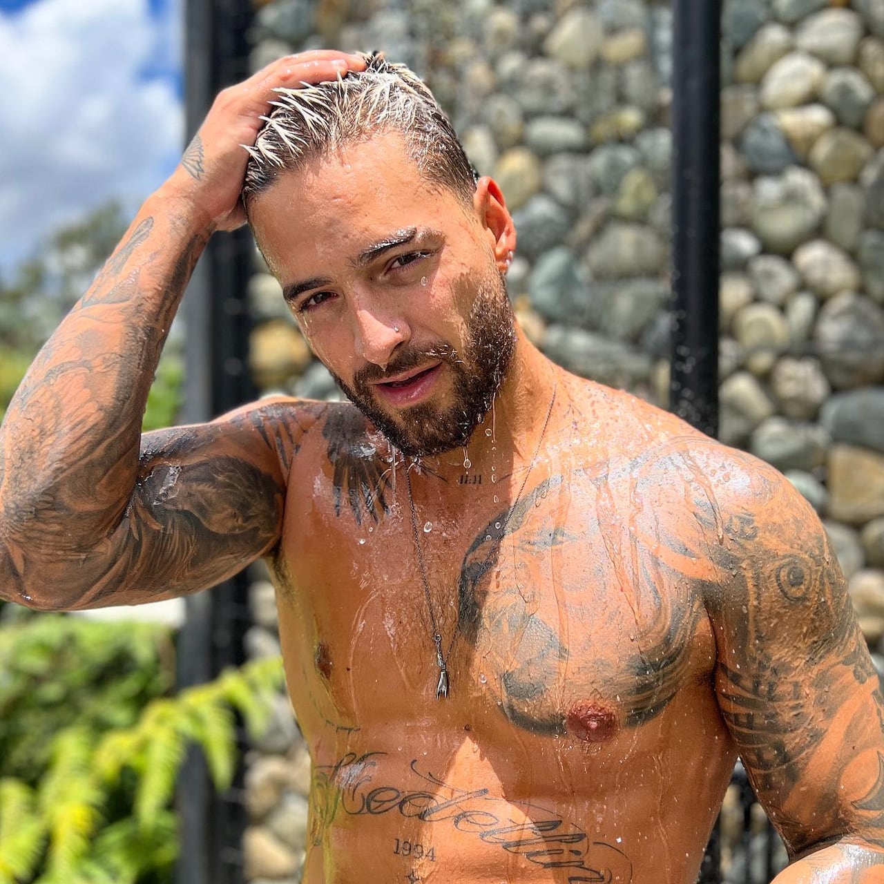 Modelo confiesa a qué huele Maluma y las redes explotan