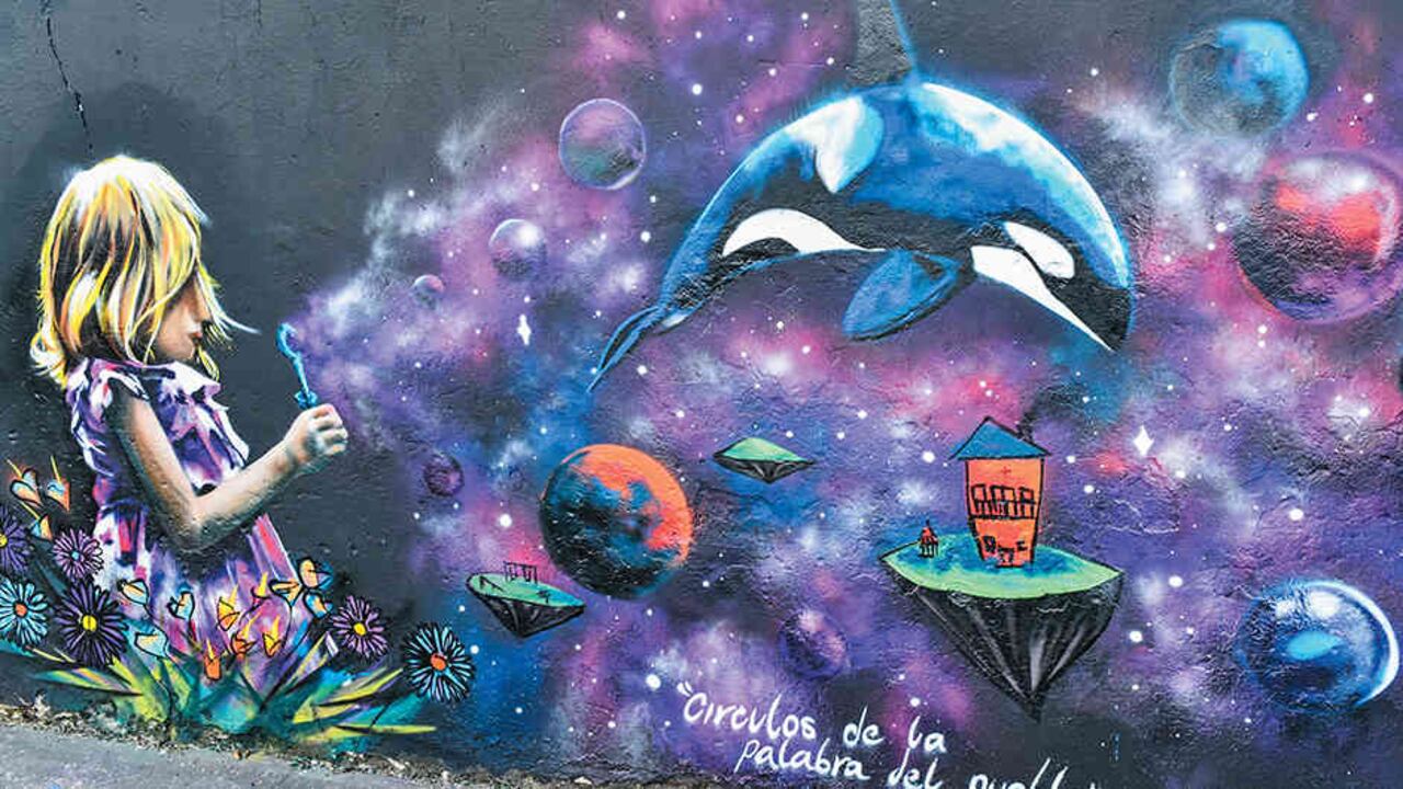 Las burbujas al aire son la forma con la que jóvenes y viejos quisieron mostrar las posibilidades infinitas que ofrece la infancia.