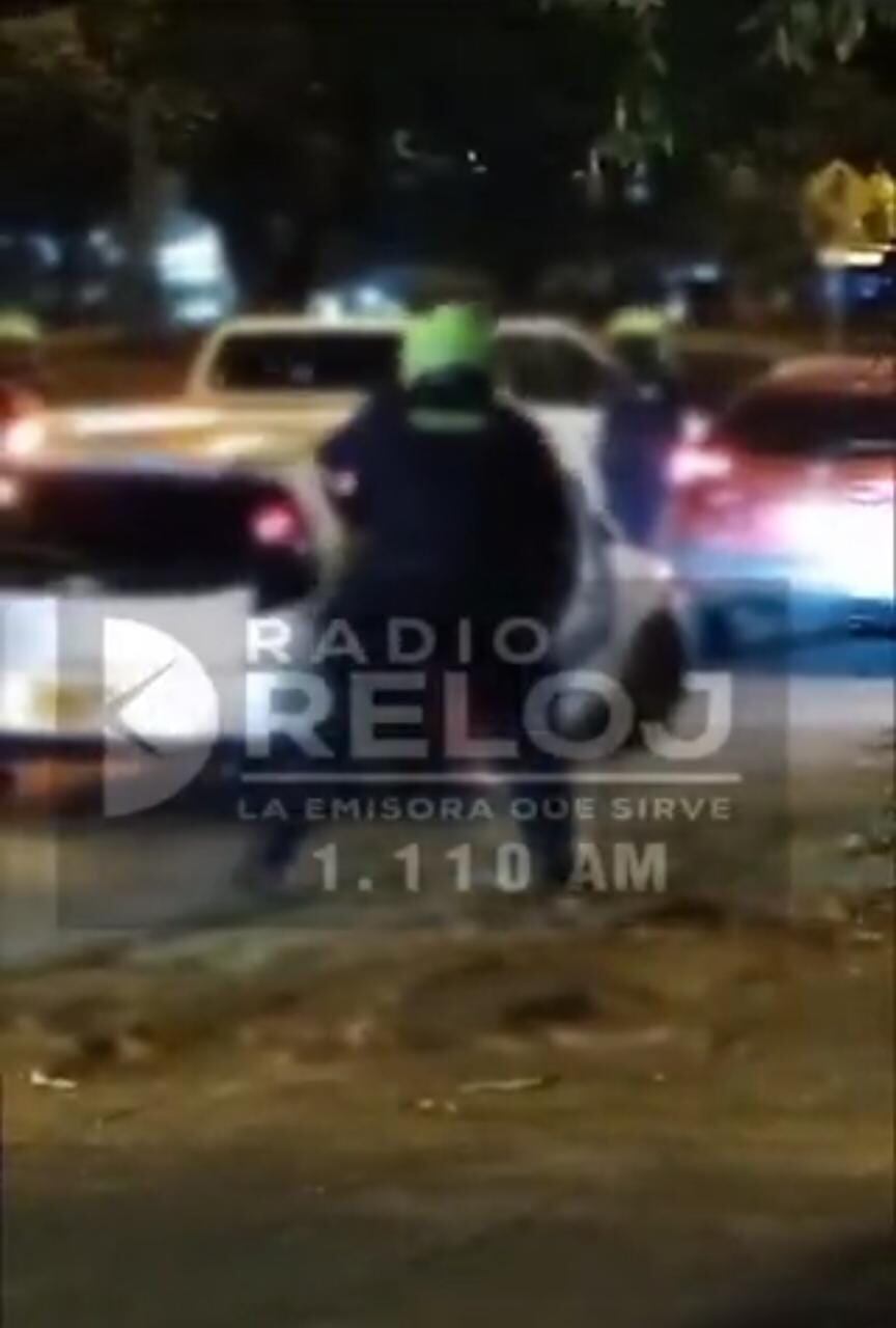 La Policía logró interceptar el vehículo gracias a la alerta que se recibió por parte de la mujer que estaba siendo raptada.