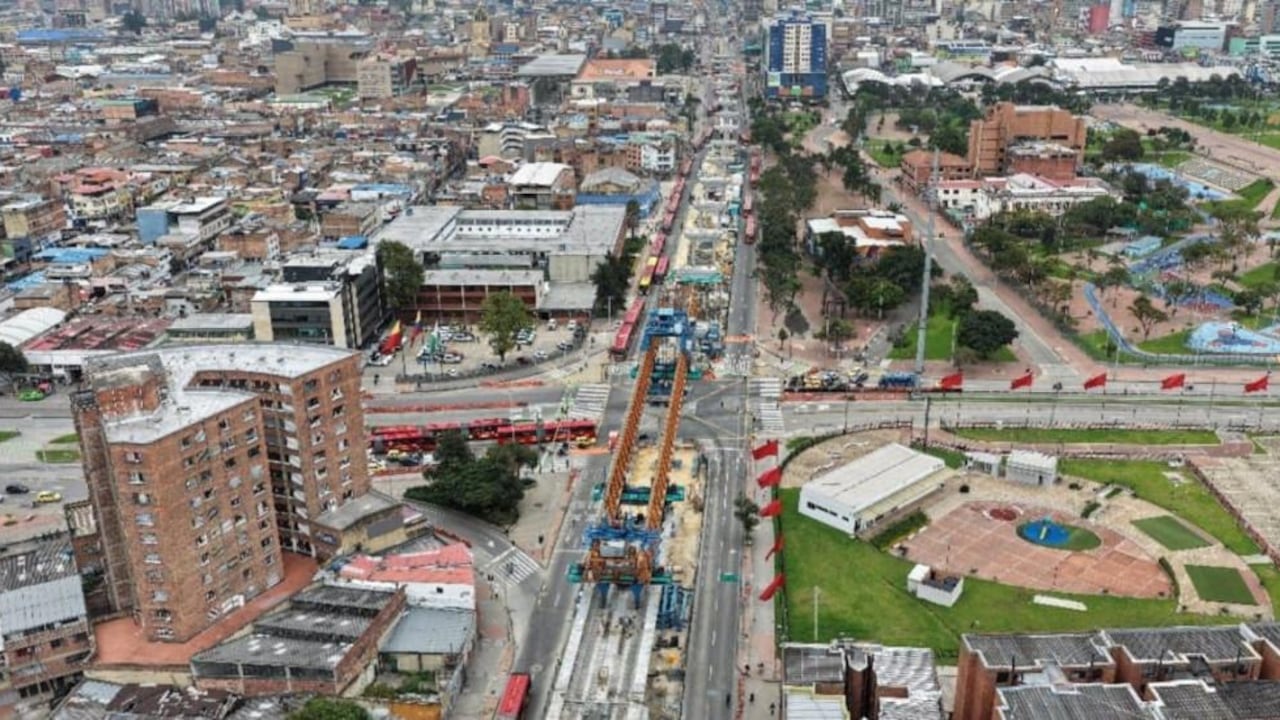 Una de las siete vigas lanzadoras que hacen parte de la construcción de la Línea 1 del Metro de Bogotá.