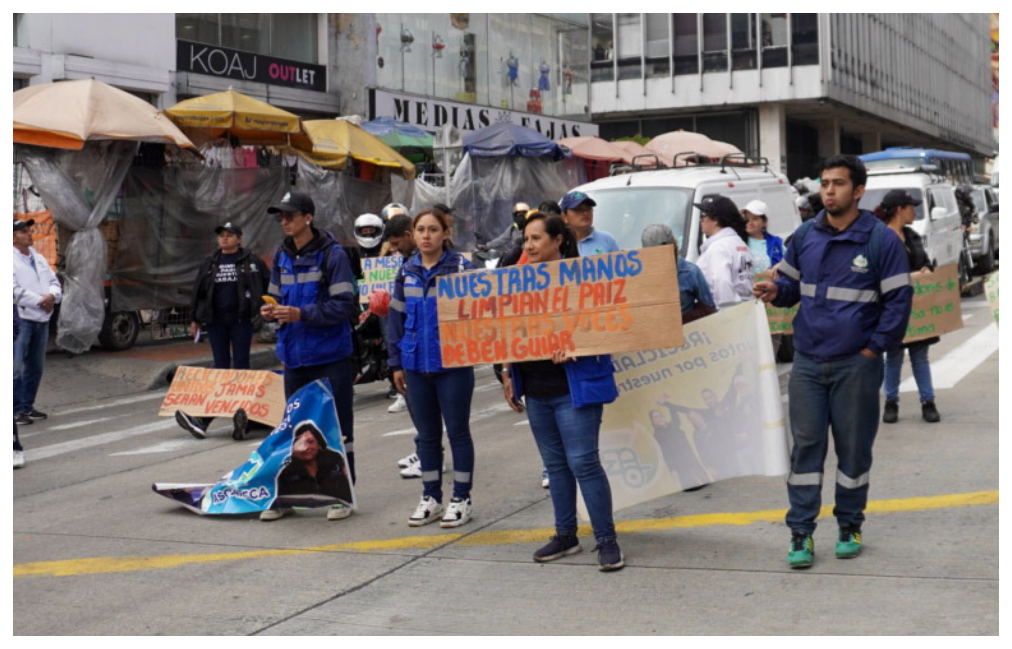 Unos 2.000 recicladores protestaron en Bogotá.