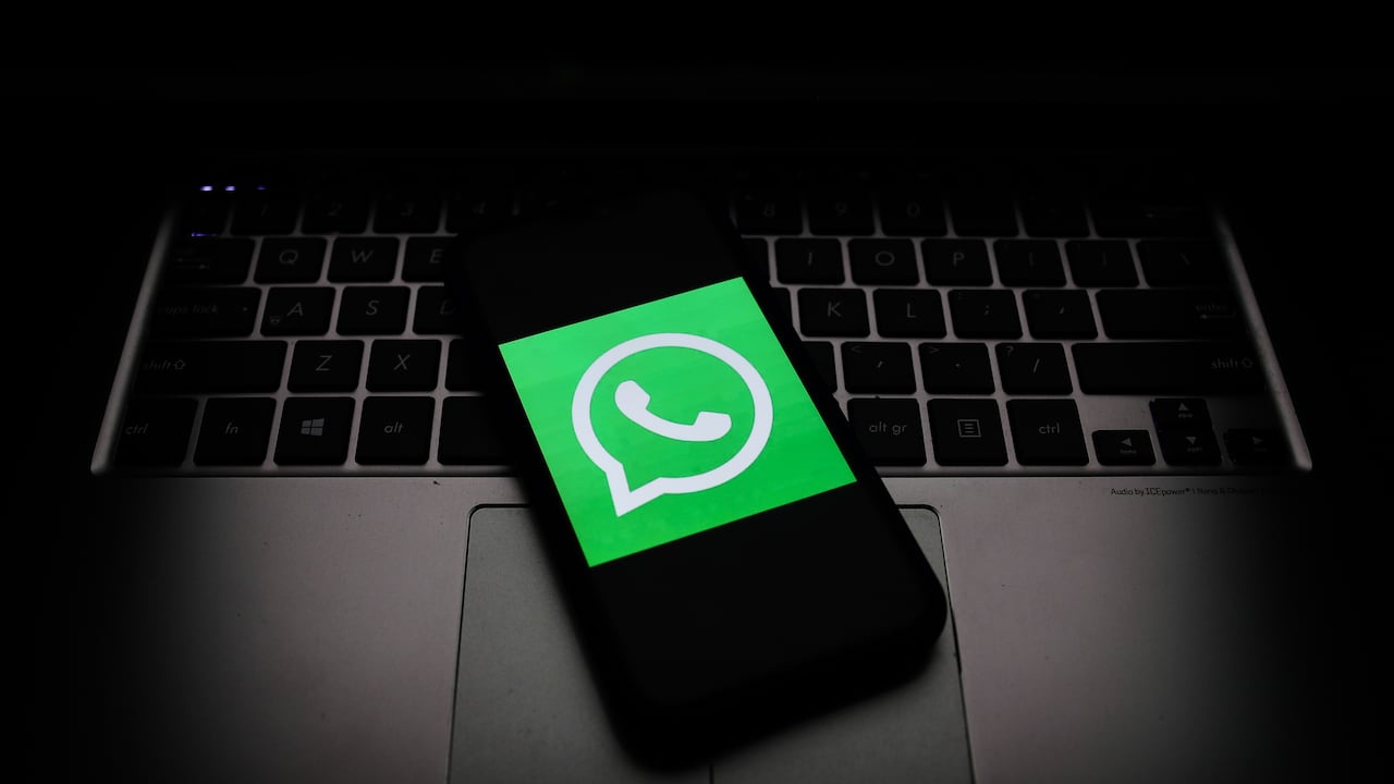 WhatsApp está trabajando en nuevas actualizaciones que ayudan a los usuarios a mejorar su experencia.
(Photo Illustration by Jakub Porzycki/NurPhoto via Getty Images)