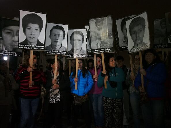 Los diez detenidos de La Cantuta fueron torturados, asesinados y sus cuerpos quemados con querosén, según se estableció luego durante un juicio al escuadrón militar de operaciones especiales.