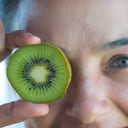 Una dieta sana y equilibrada es indispensable para la buena salud de los ojos.