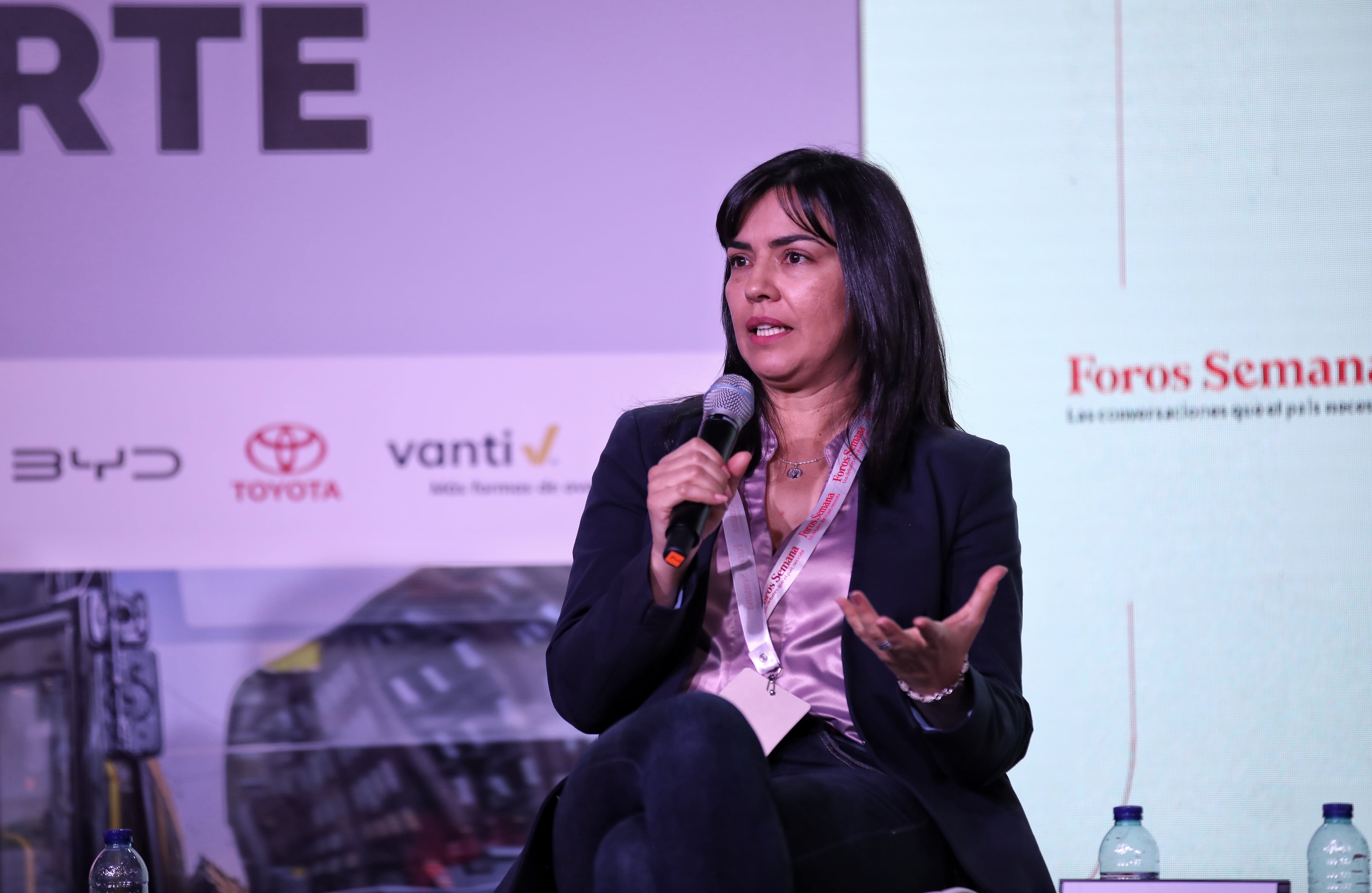 Alimar Benítez, directora de Inteligencia para la Movilidad de la Secretaría Distrital de Movilidad, advirtió que hay retos pendientes en la articulación con el Gobierno nacional, frente a la escasez de fuentes de financiación en infraestructura para las ciudades del país que quieren desarrollar estrategias de electrificación.