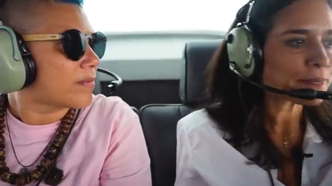 Isa La Negra Vikinga, directora creativa de Mulatos; y la precandidata a la Alcaldía de Cali, Catalina Ortiz.