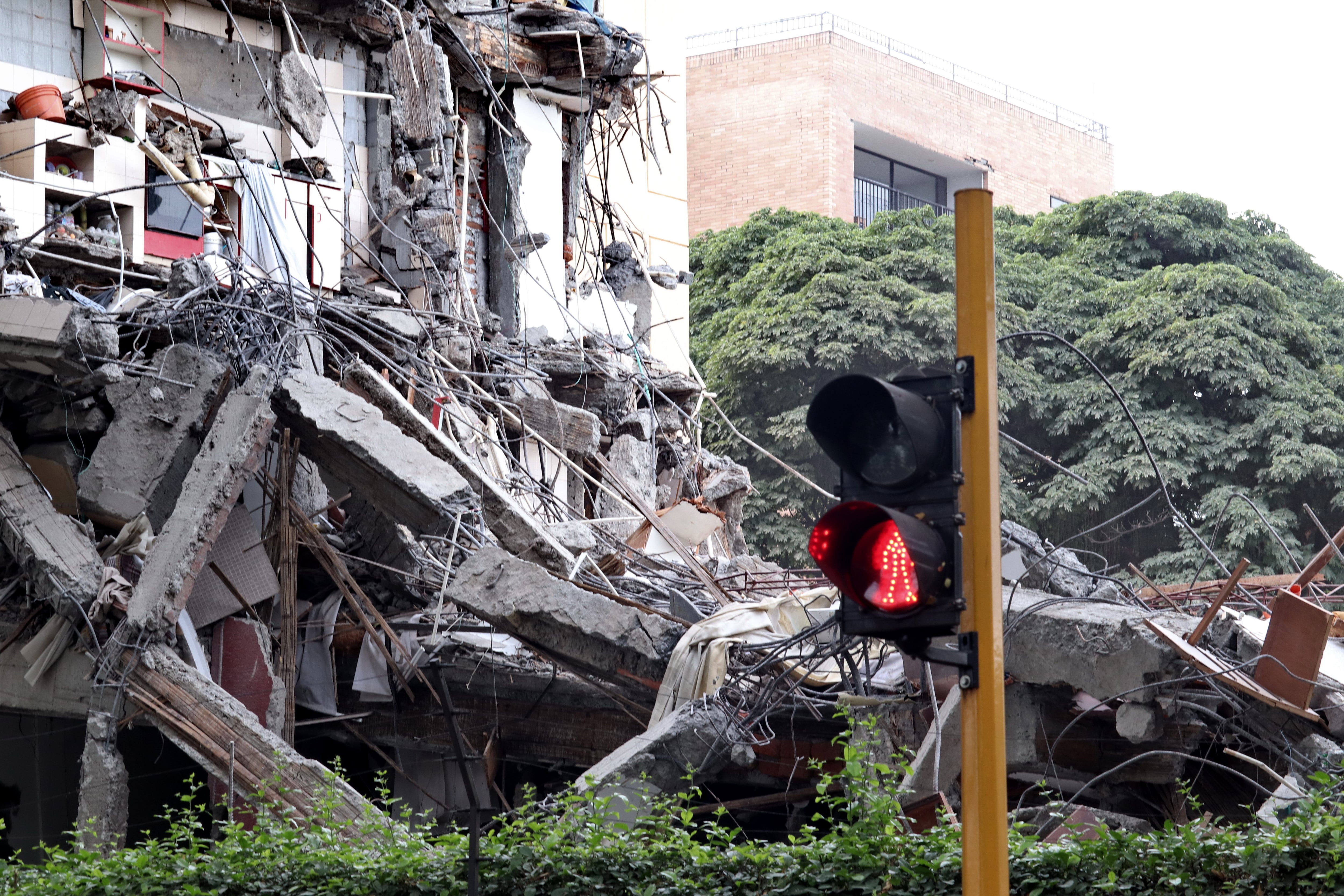 Demoliciones de los edificios Guadalupe y Molino Rojo en el sur de Cali.
