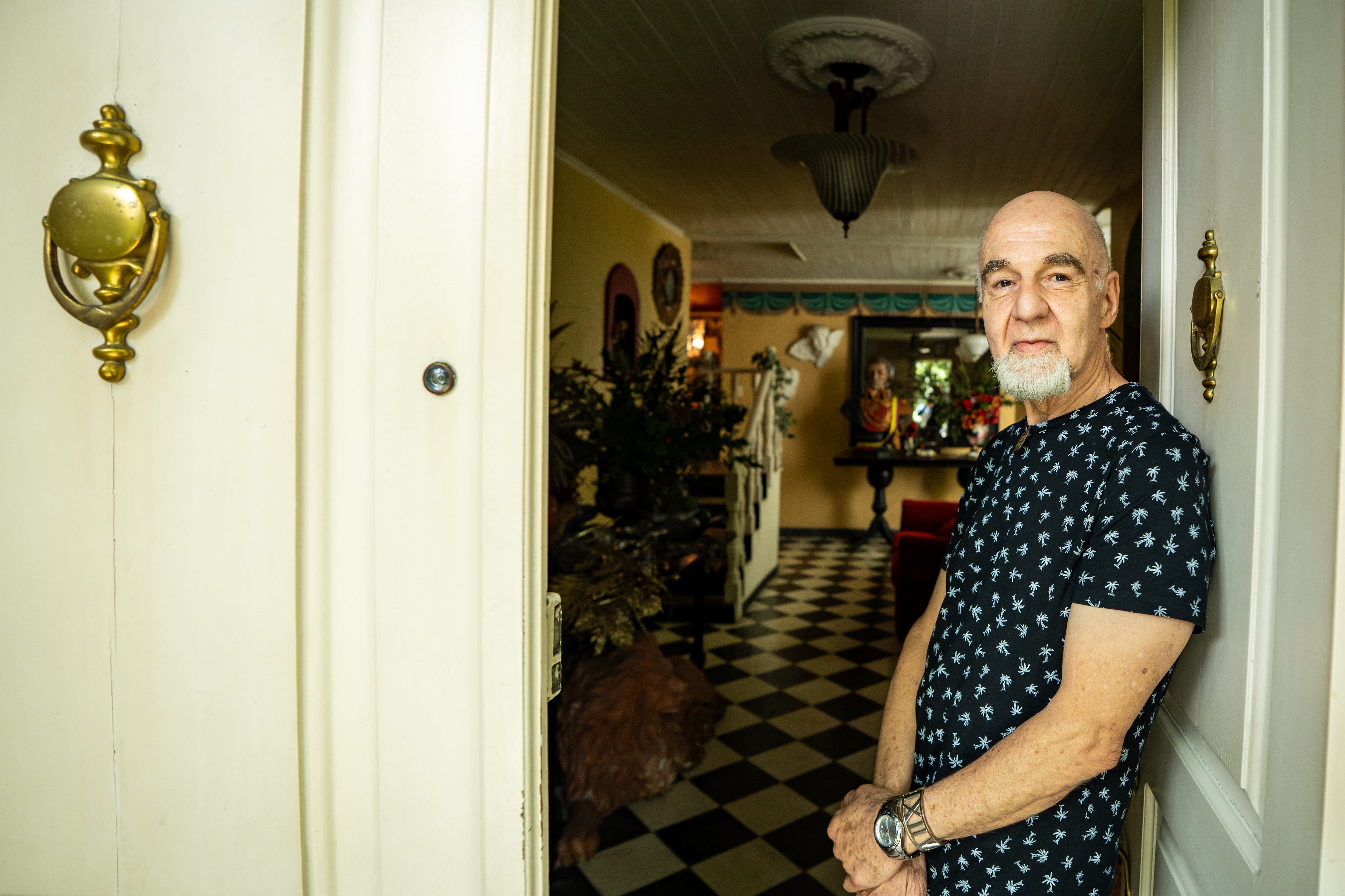 Gabriel Jaime Salazar Goez habitante de la ultima casa familiar del parque lleras en Medellín