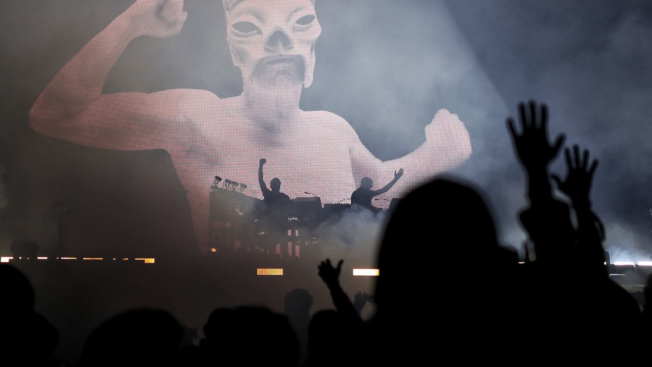 Las fotografías icónicas se hacen eternas congelando el tiempo, el lugar e incluso dando algo de sonido. Chemical Brothers en el picnic.