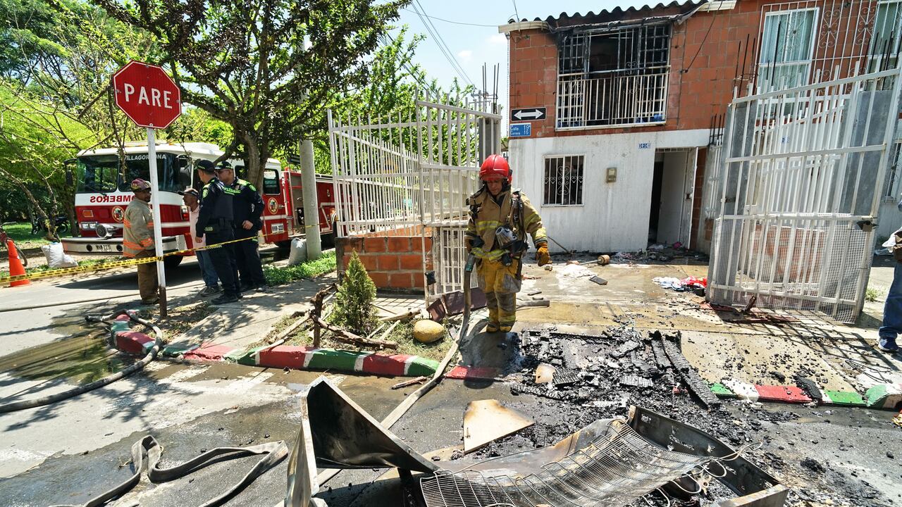 La casa en Candelaria (Valle del Cauca) quemada cuando Brayan Campo fue detenido. Foto Jorge Orozco / El País.