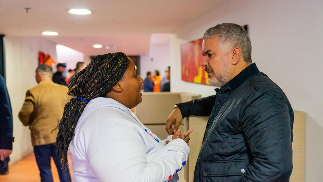 La joven beneficiaria de una beca universitaria agradeció por las oportunidades que ha recibido.