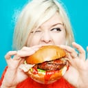 Los fritos y la comida denominada "chatarra" genera gases en el intestino.