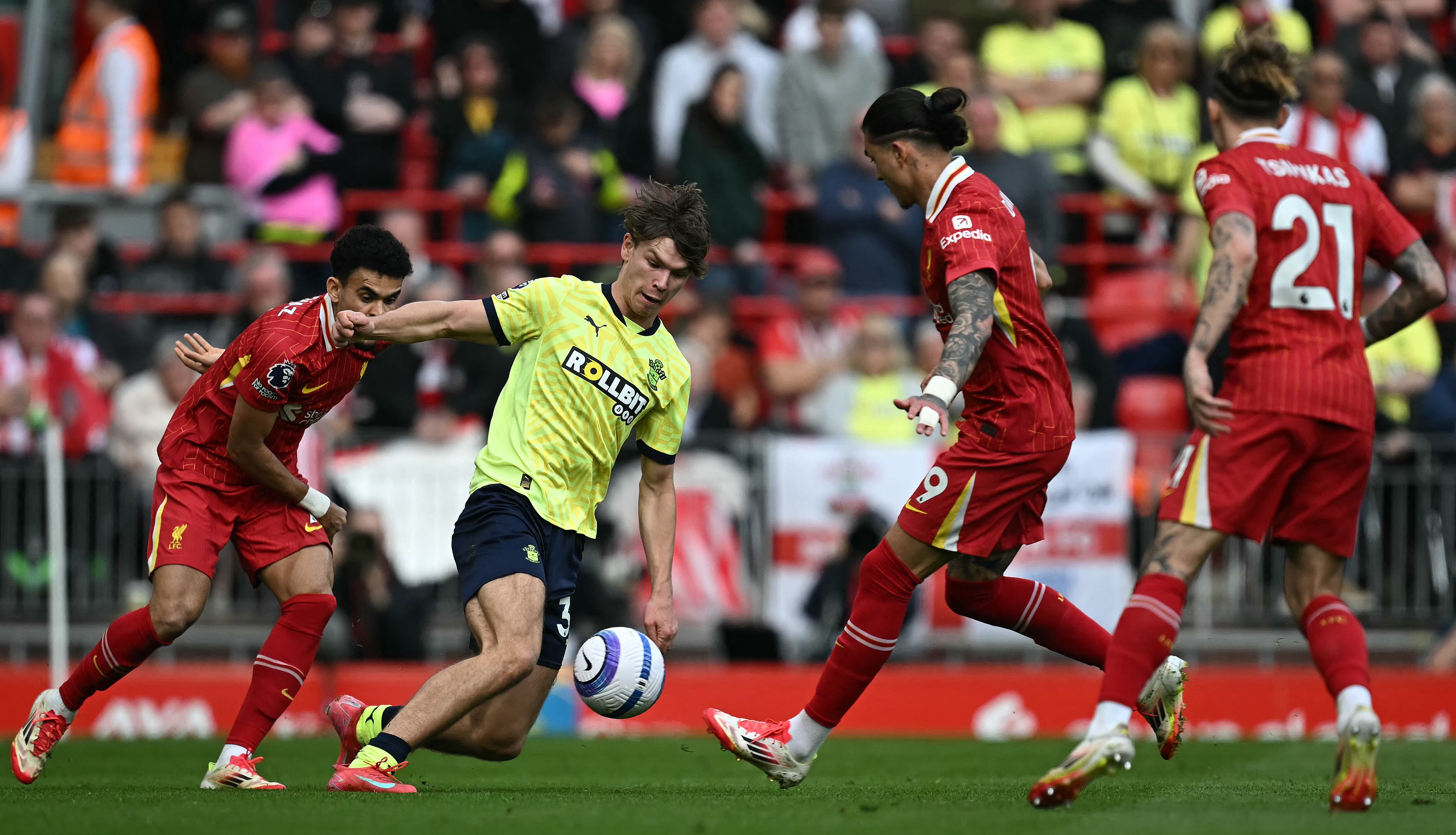 Luis Díaz generó una magnífica asistencia al uruguayo Darwin Núñez, quien logró el empate parcial.