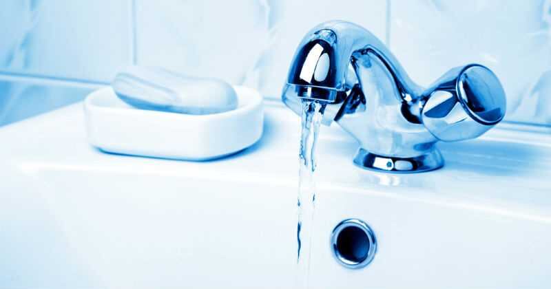 .  Empiece a desarrollar una práctica un poco más saludable, que su sistema nervioso le agradecerá: usar agua fría, tanto para bañarse, como para lavar la loza o lavar la ropa. 