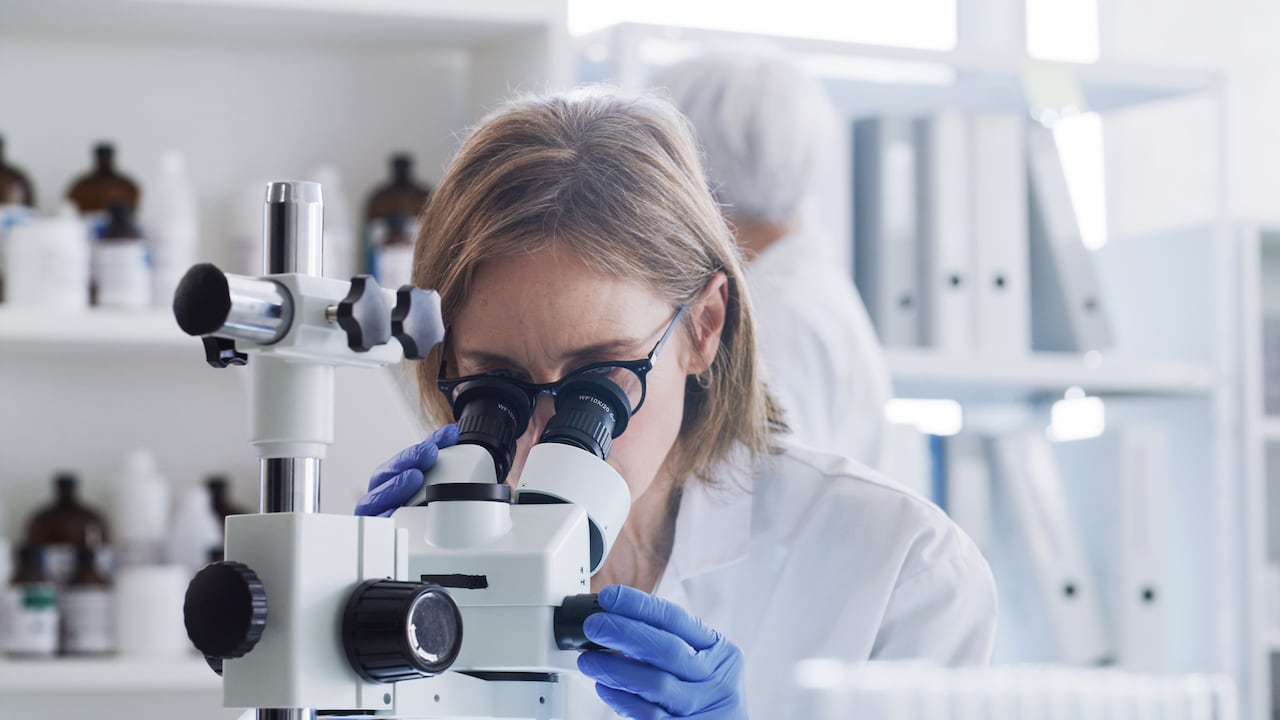 La OMS alertó por el descubrimiento de una nueva variante de covid-19.