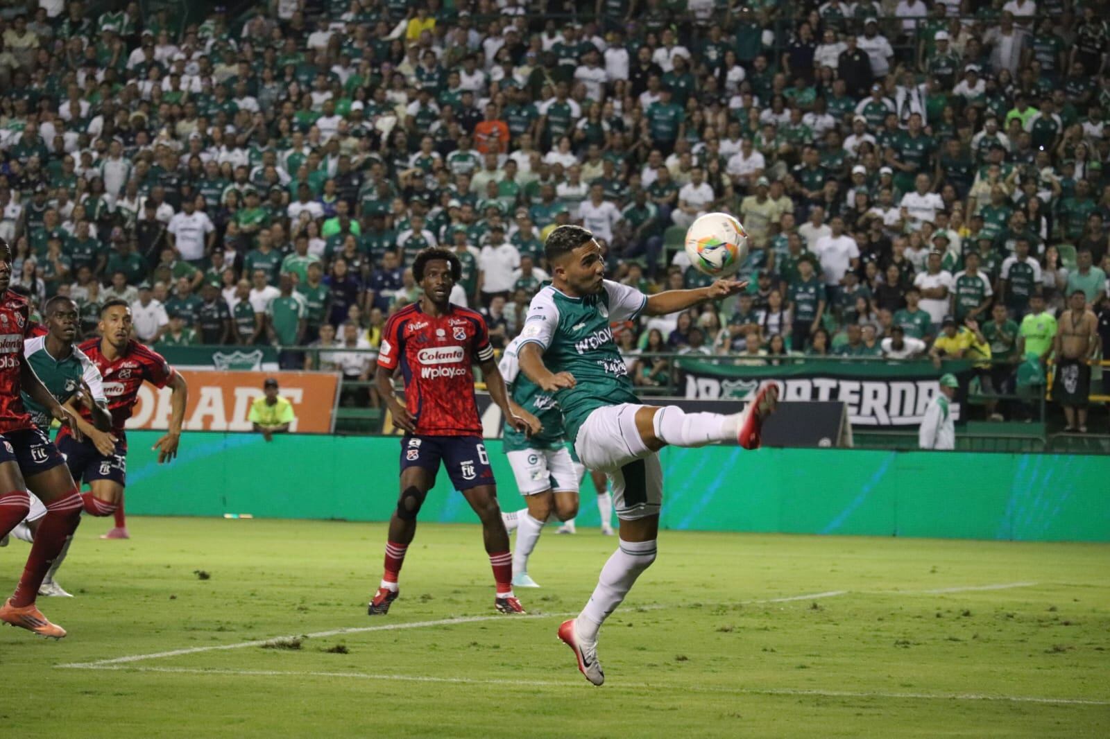 Imagen del duelo entre el Deportivo Cali y el Deportivo Independiente Medellín en el estadio de Palmaseca.