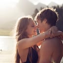 Jóvenes enamorados.