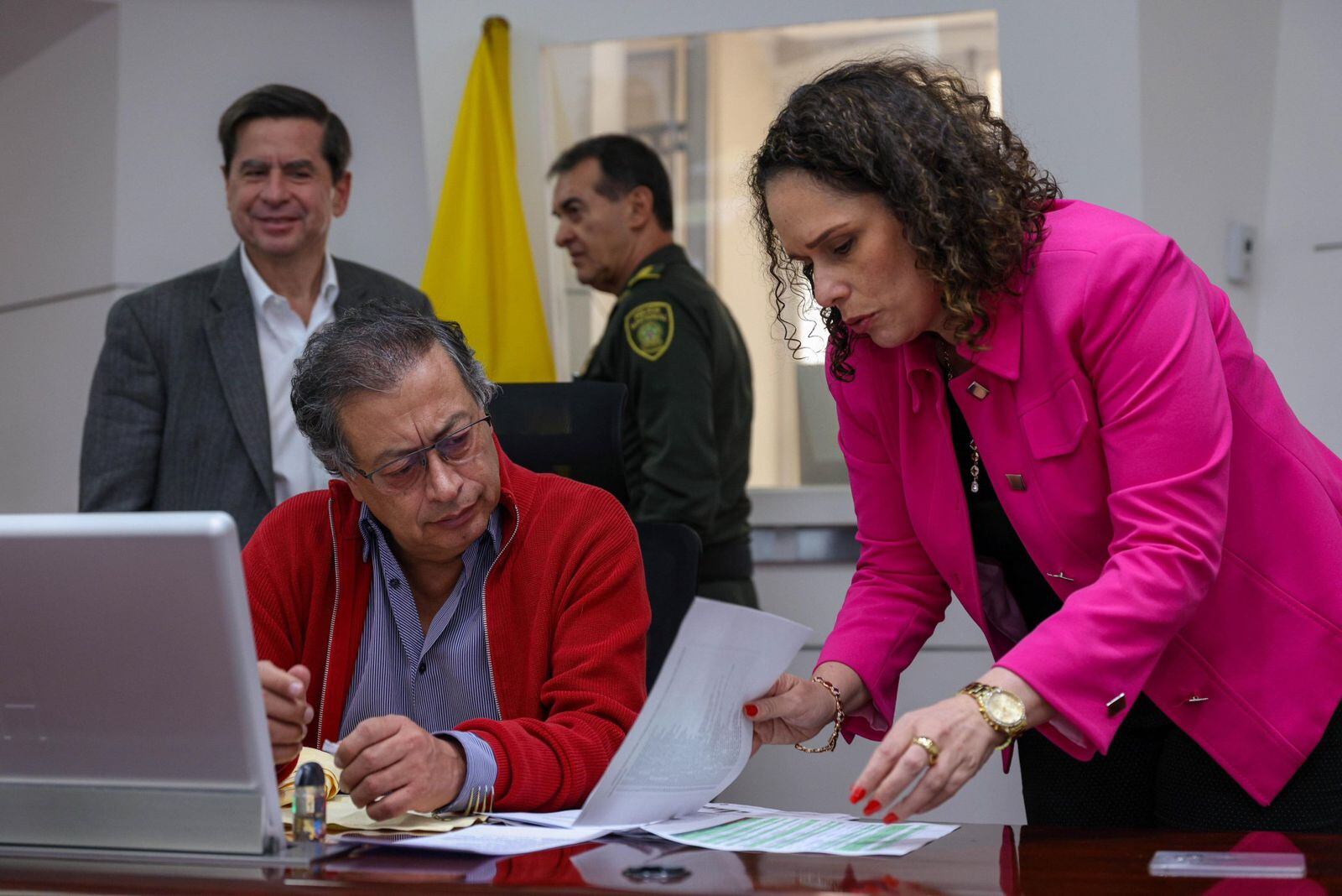 El jefe de Estado estuvo al frente del consejo ante la crisis por el paro de camioneros.