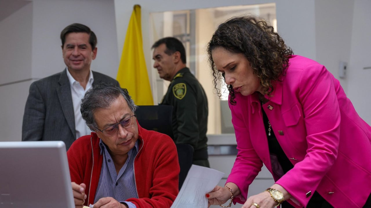 El jefe de Estado estuvo al frente del consejo ante la crisis por el paro de camioneros.