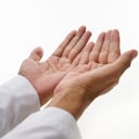 Quien tiene fe, ora por diversas razones y una de ellas es por la prosperidad y la abundancia.